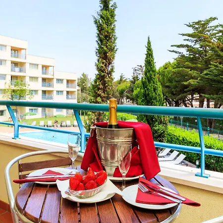 The Patio מלון אלבופיירה