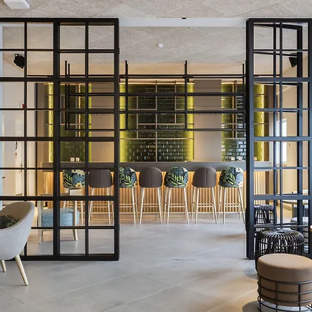 מלון The Patio 4*