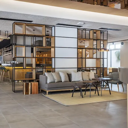 The Patio מלון 4*