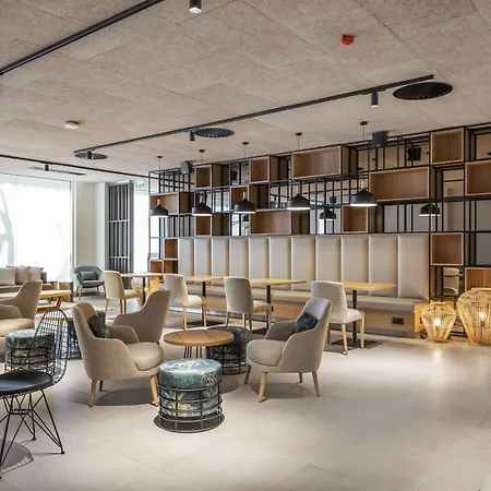 The Patio אלבופיירה