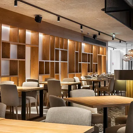 The Patio מלון 4*